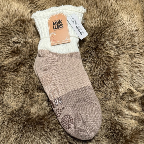 Cabin Slipper Socks (sz 6-8) - Picture 1 of 3